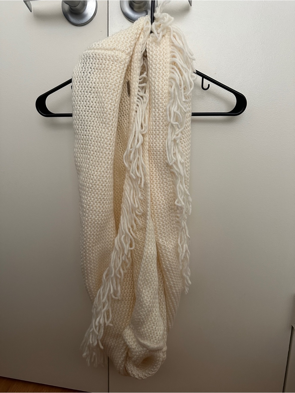NWT Tommy Hilfiger Cozy Cream Knit Infinity Scarf with Fringe